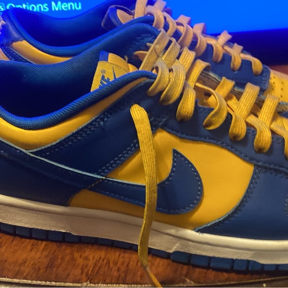 UCLA dunks - Picture 3 of 4